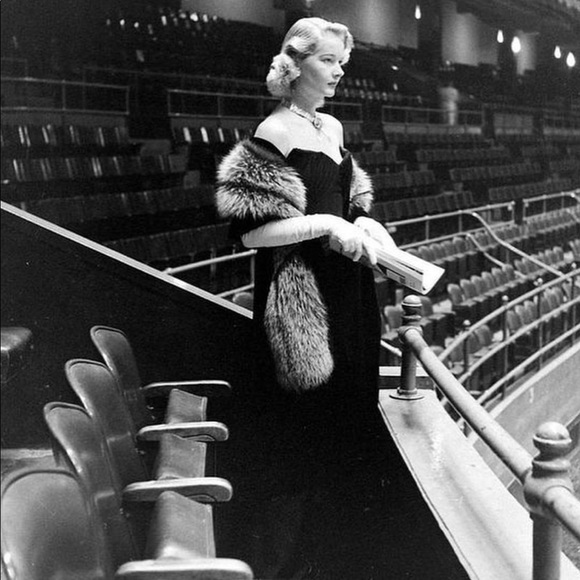 JS COLLECTION Black Off Shoulder Split Cascade Gown Size 6. Classic Glamour. - Picture 15 of 17